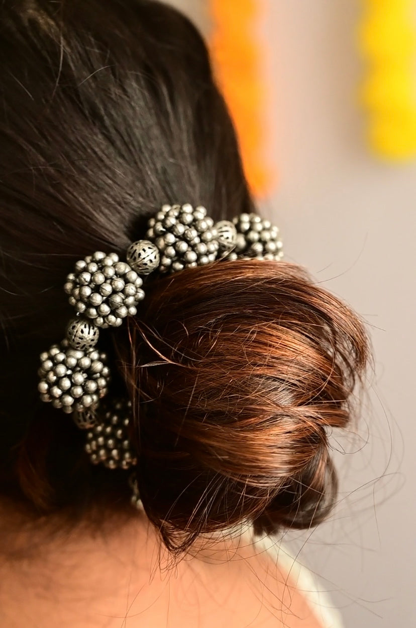 GAJRA CUM BRACELET - Bloom - By Sushmita