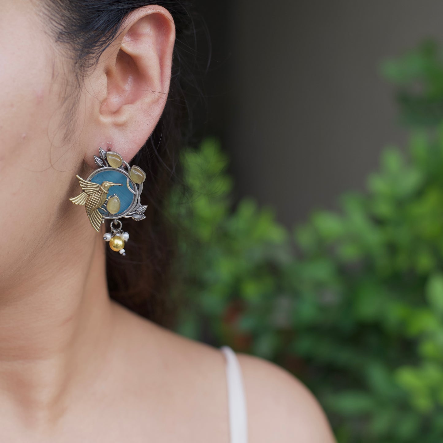 Monalisa bird round Stone earrings