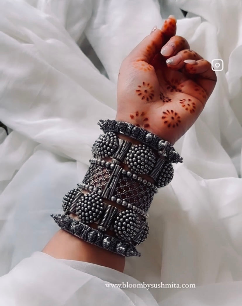 Bracelet / kada 5-piece Set - Bloom - By Sushmita