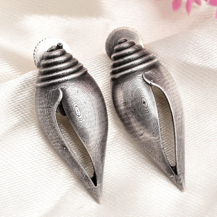 Silver Shell - Bloom - By Sushmita
