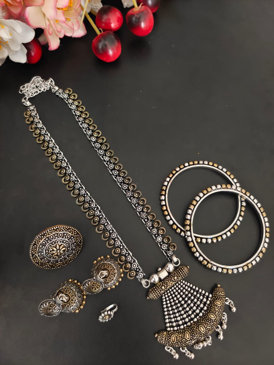 SHAHSHA 5-PIECE DUAL TONE GIFT SET - Bloom - By Sushmita