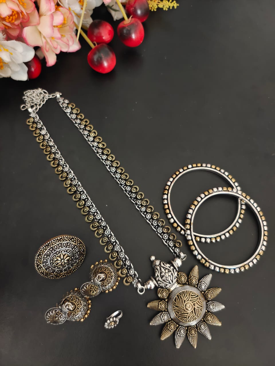 SHAHSHA 5-PIECE DUAL TONE GIFT SET - Bloom - By Sushmita