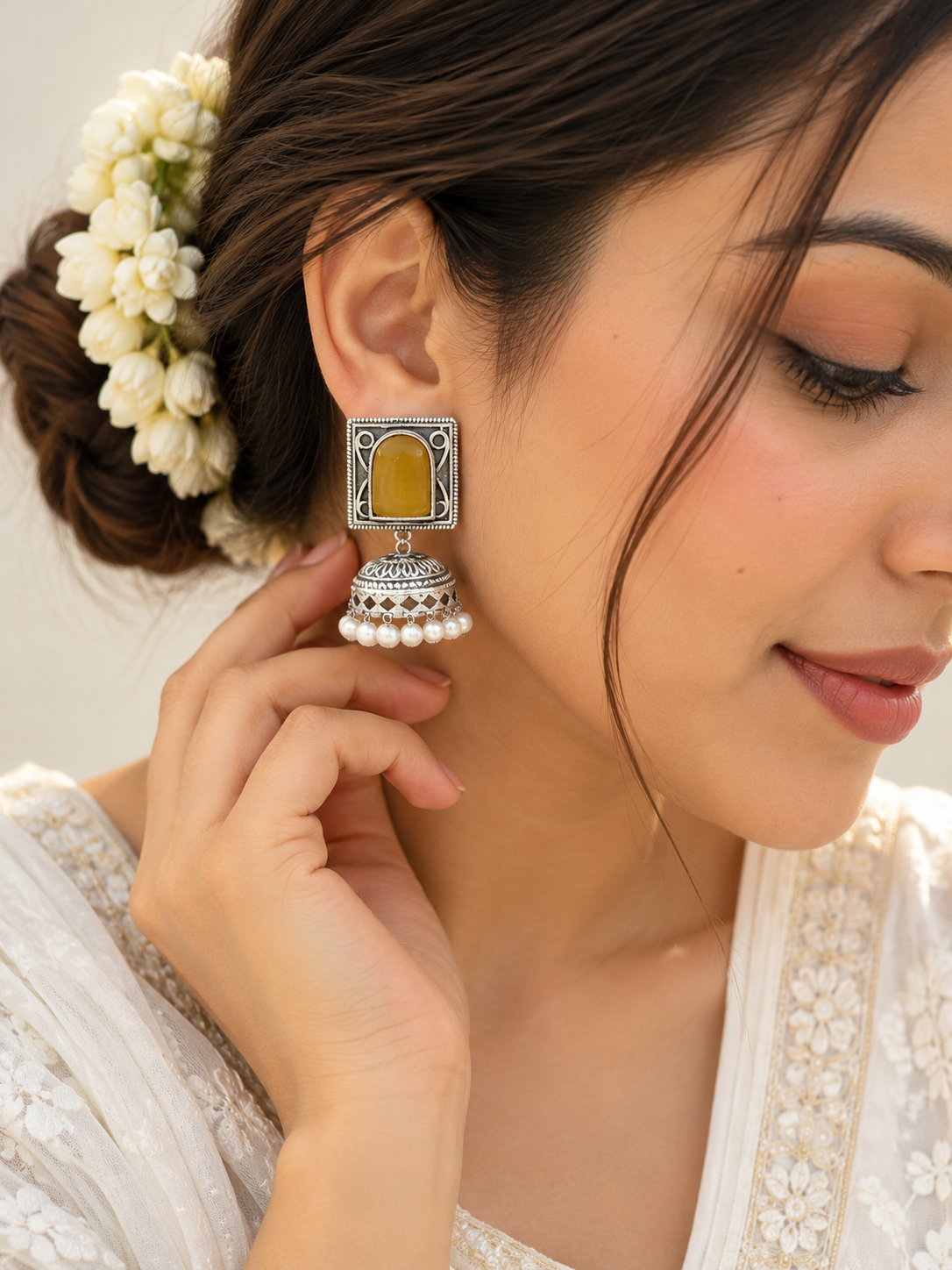 Noor | Monalisa Stone silver Jhumka with white pearls