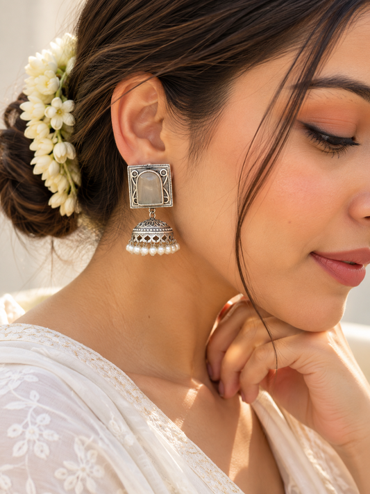 Noor | Monalisa Stone silver Jhumka with white pearls