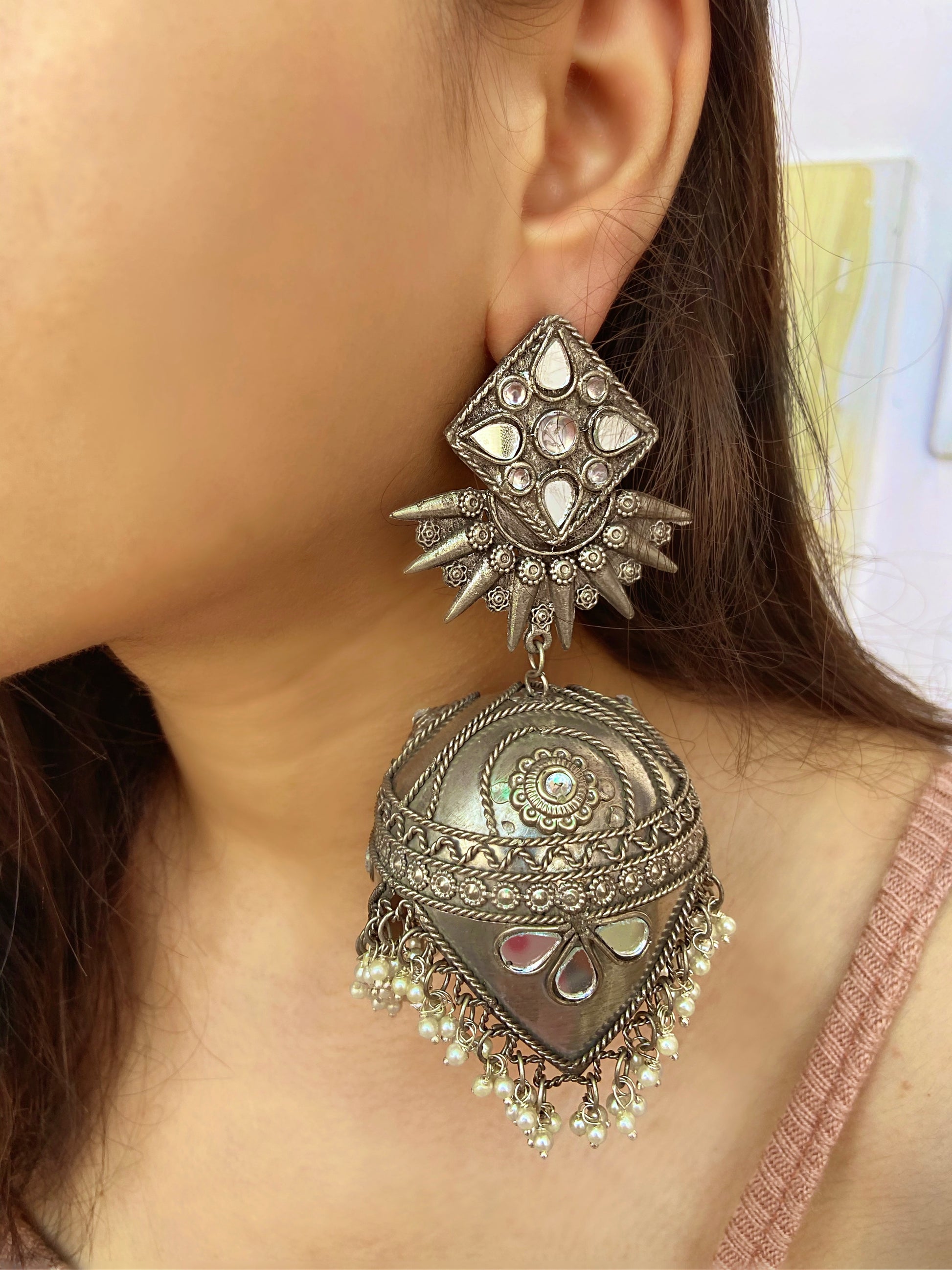 बंजारा सफेद मोती झुमका जंबो आकार - Main Image