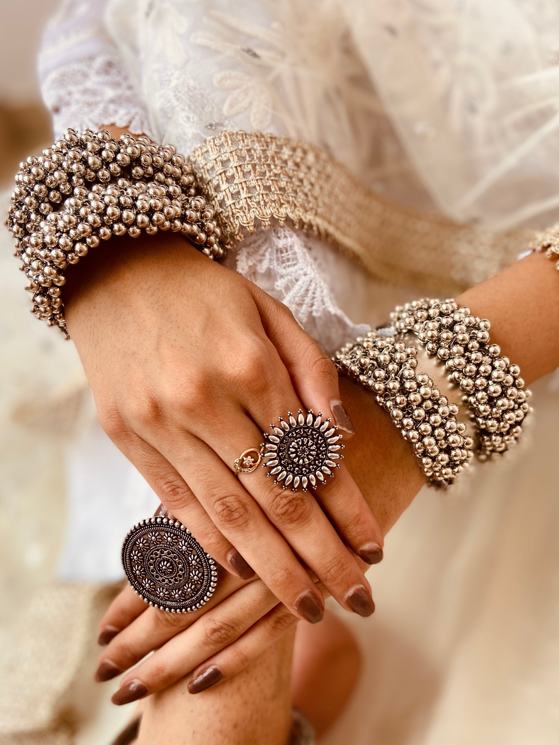 कालातीत चांदी का घुंघरू कड़ा कंगन