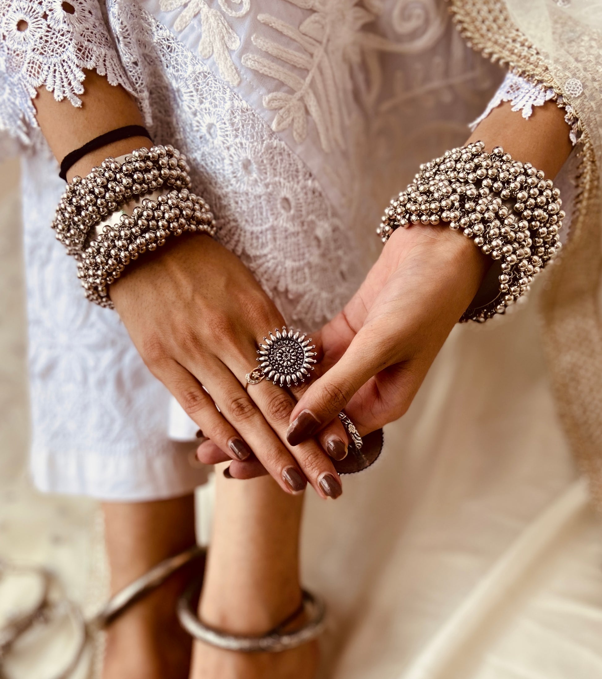 कालातीत चांदी का घुंघरू कड़ा कंगन